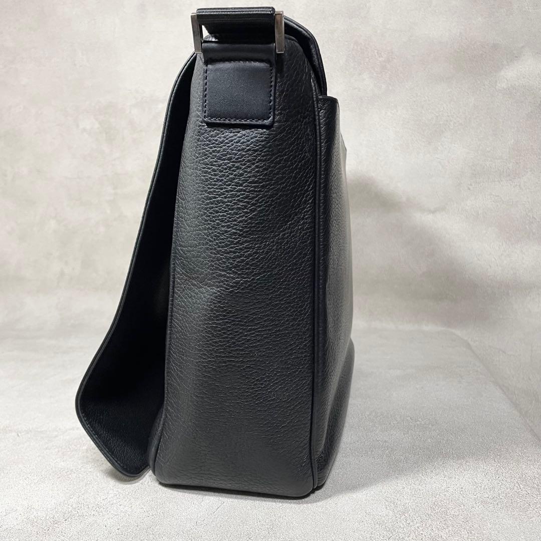 Cartier カルティエ パシャ ショルダーバッグ レザー ブラック メンズ