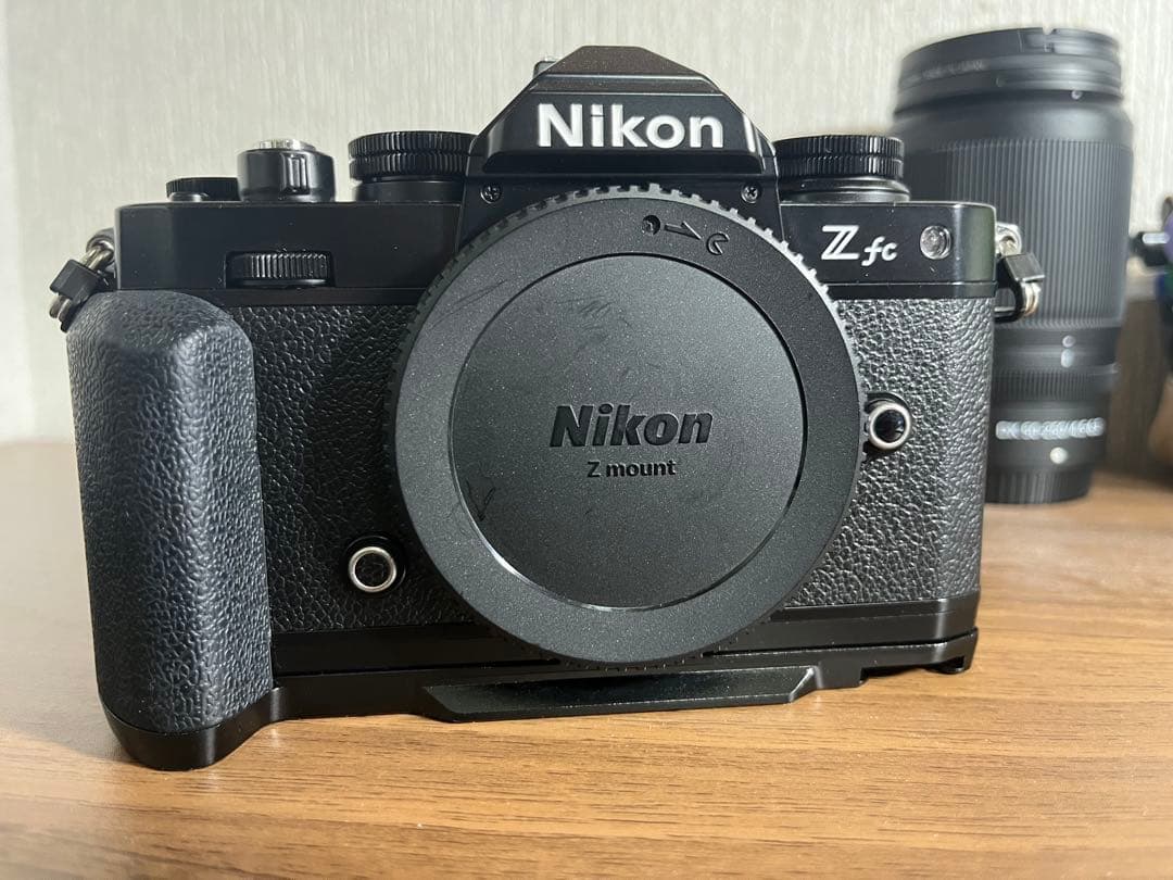 Nikon Zfcミラーレスカメラ + DXレンズ2本＋その他おまけ
