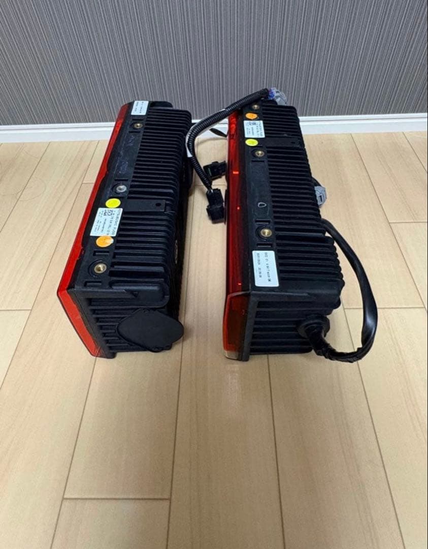 K*1様 三菱ふそう純正新型[24モデル]キャンターLEDテール　二連サイズ