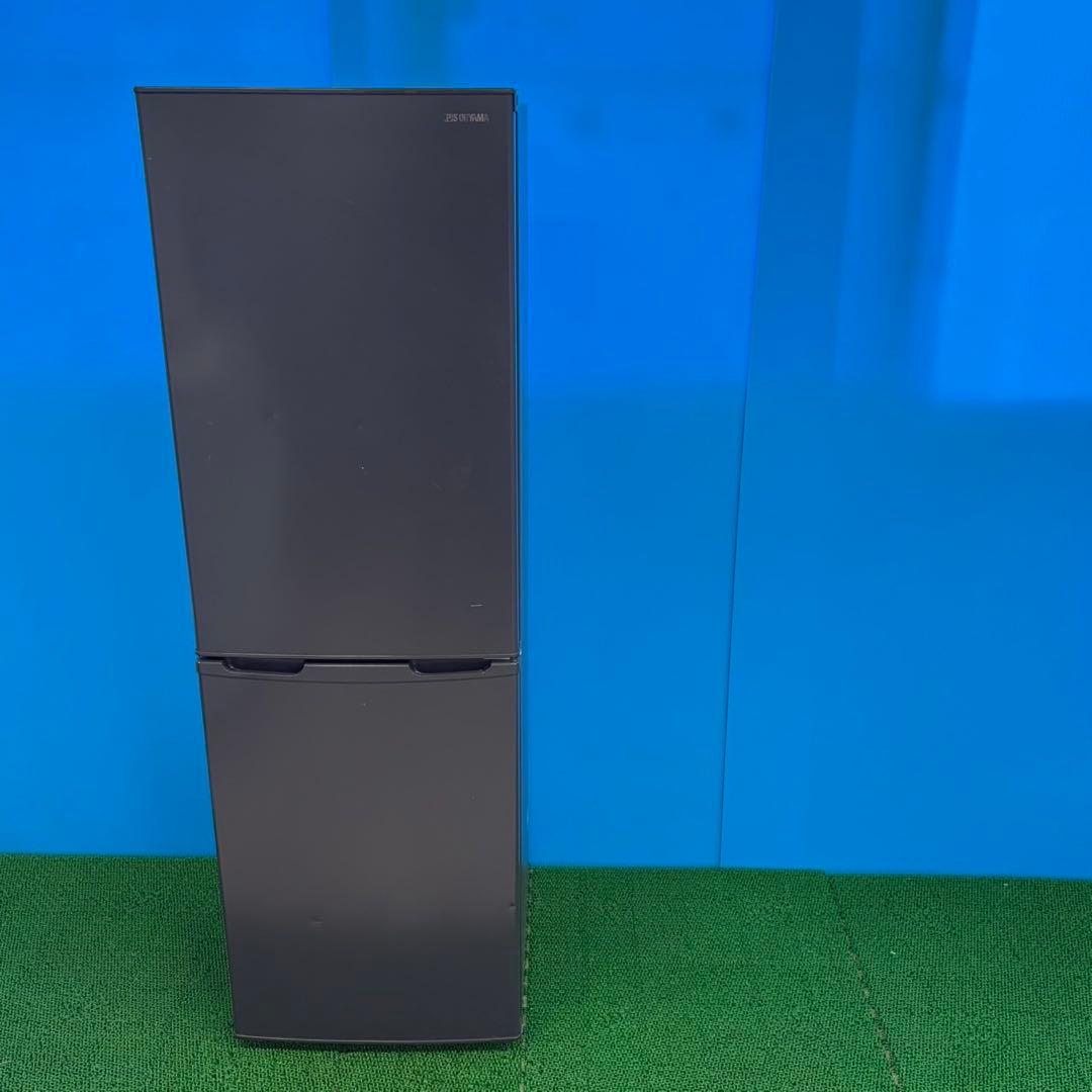 709 スリムタイプ　最新　冷蔵庫　100L強　小型　一人暮らし　右開き　2ドア