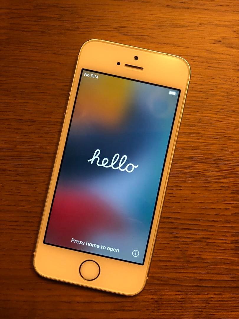 Apple iPhone SE ゴールド 本体