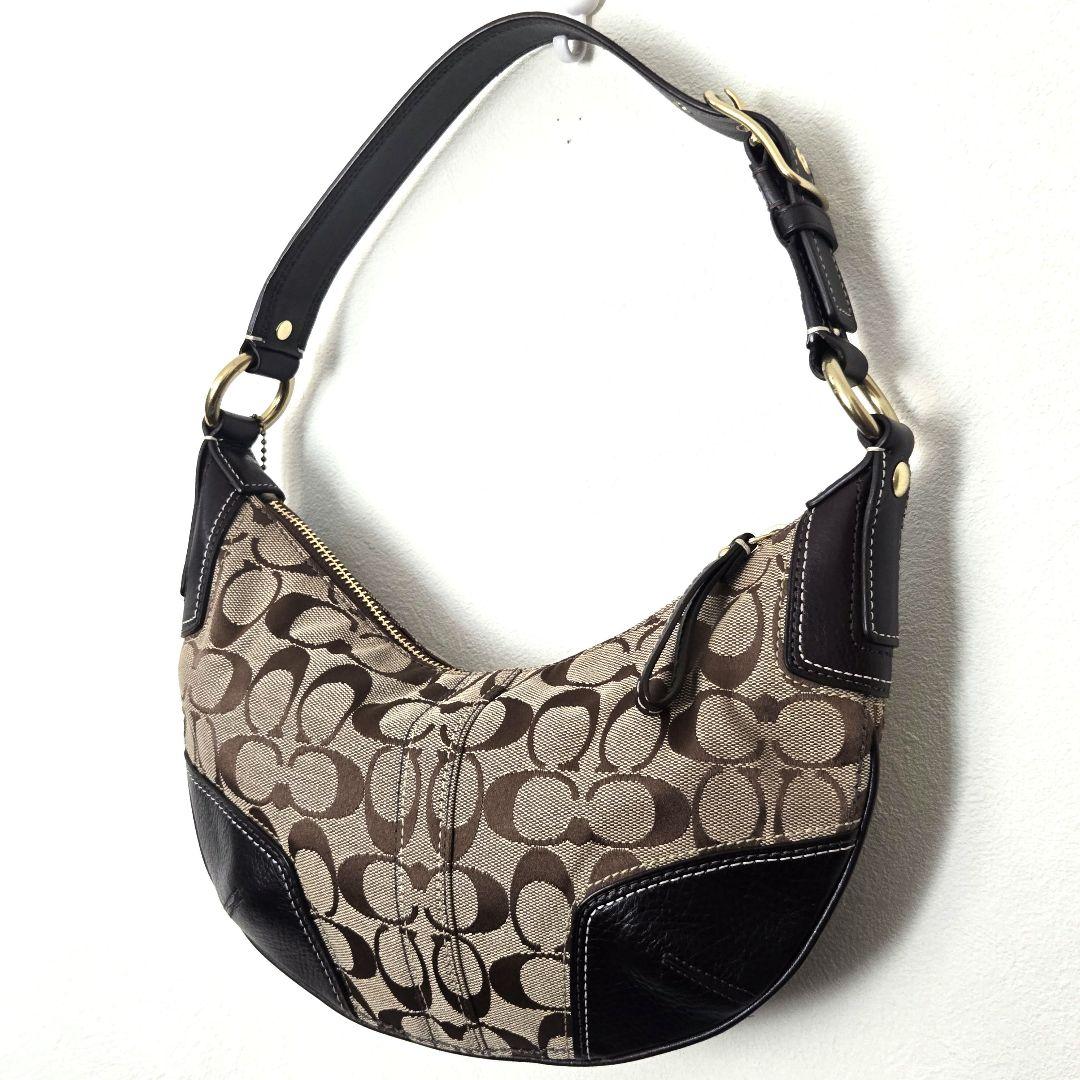 COACHワンショルダーバッグ COACHシグネチャー　三日月型ショルダー