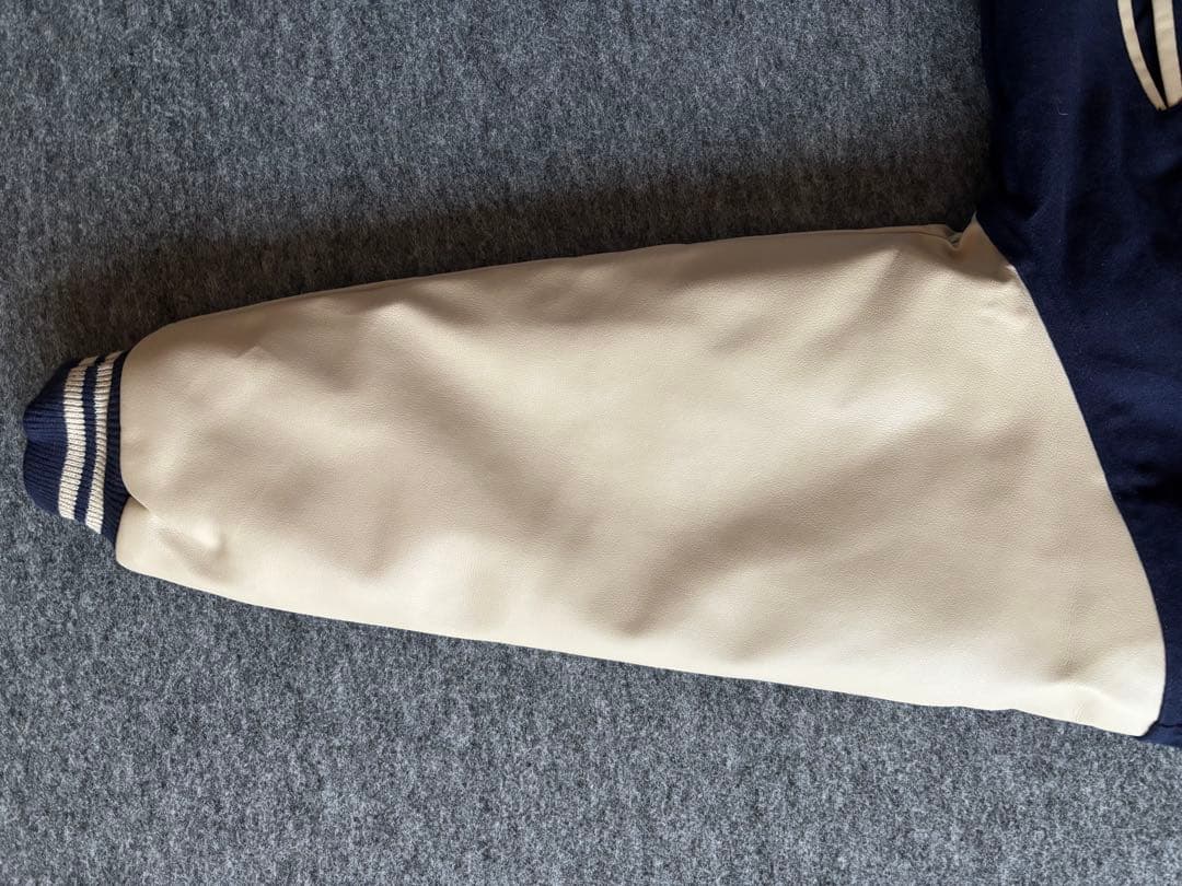 BOSS スタジャン ネイビー/ベージュ