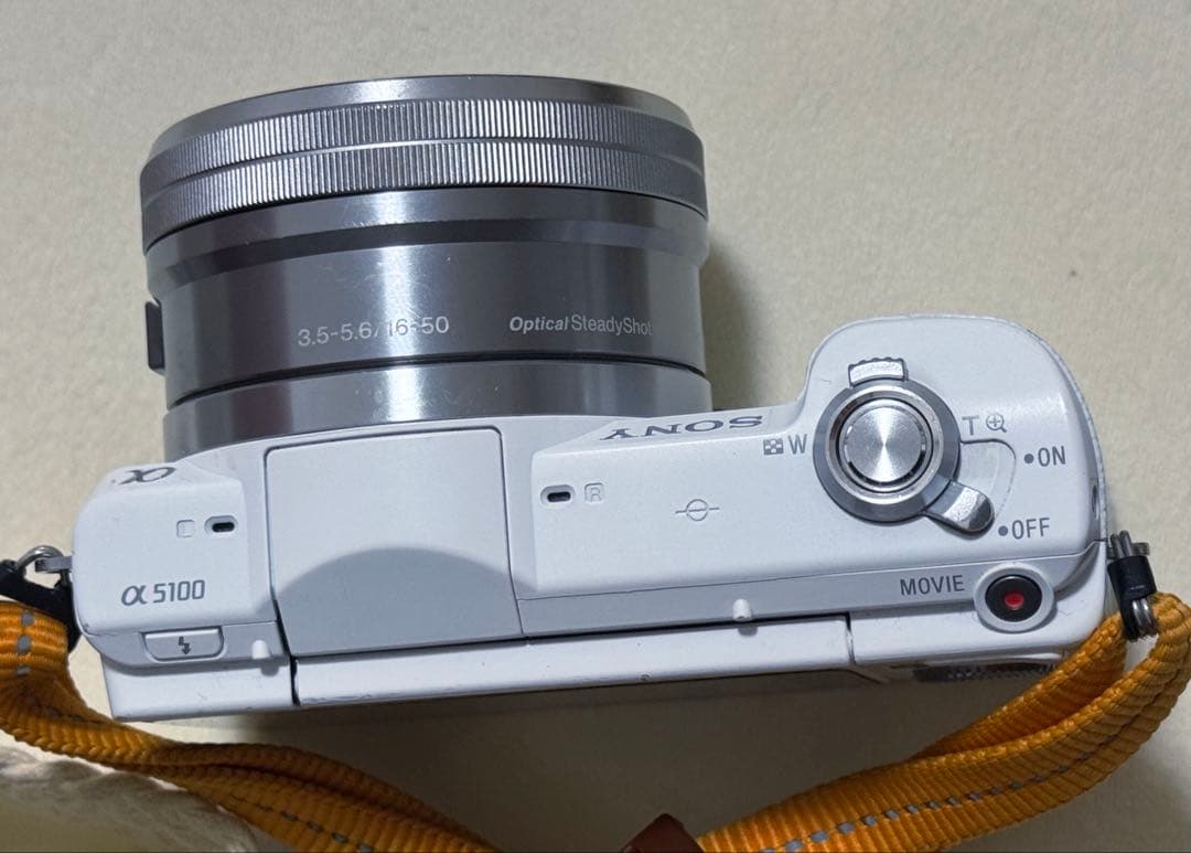SONY α5100 ミラーレスカメラ ホワイト＋バッテリー