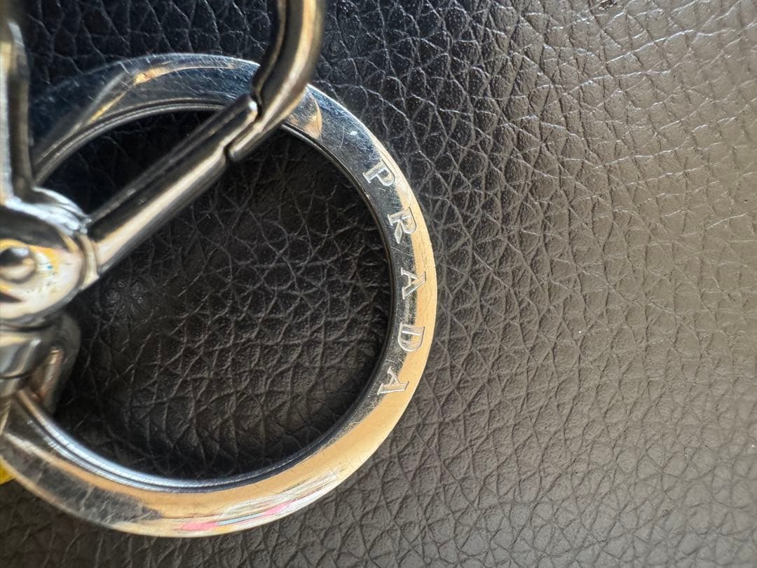 PRADA プラダ トライアングルロゴ キーホルダー