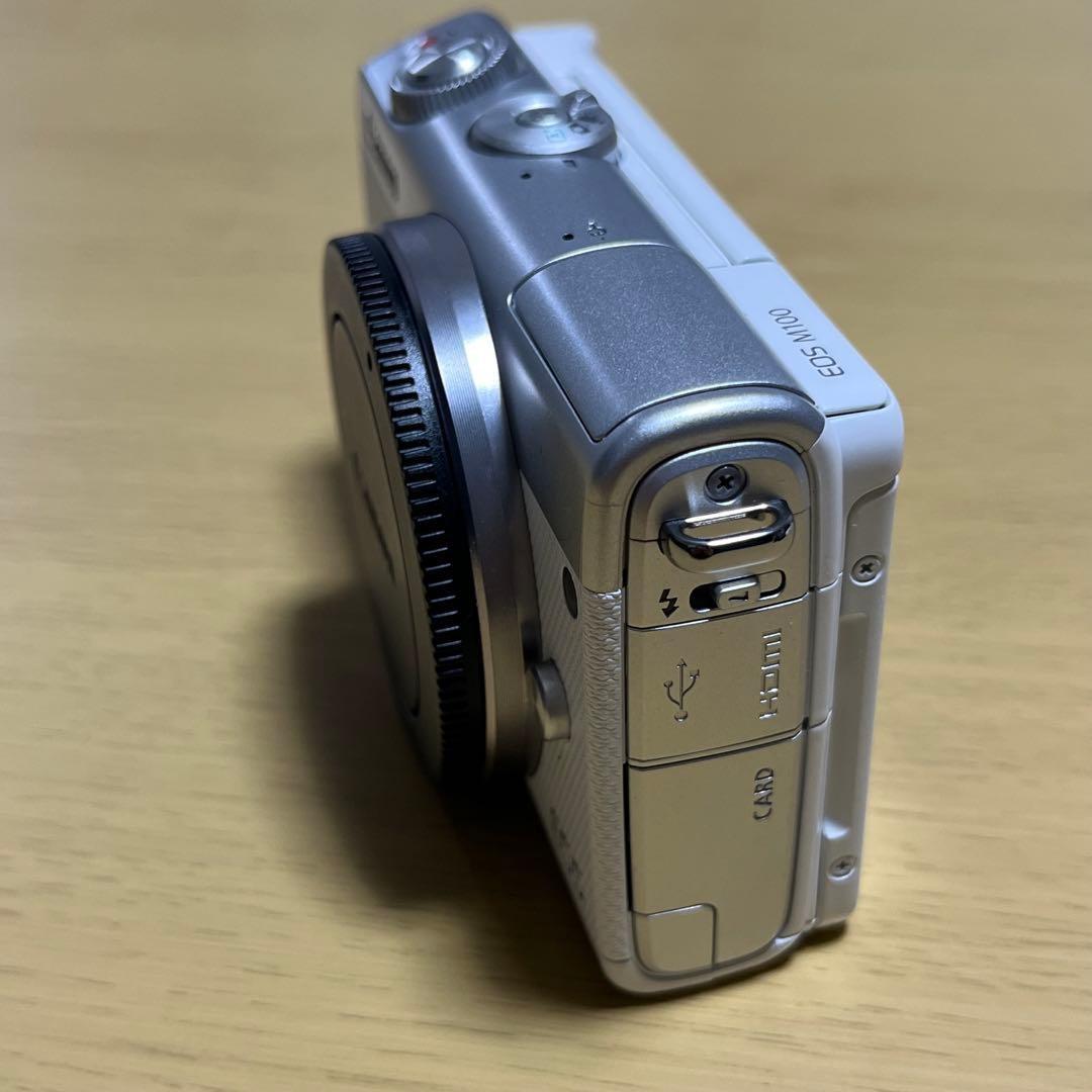 EOS M100 ダブルレンズキット ホワイト 付属品付き