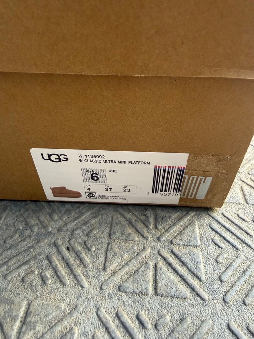 UGG クラシック ウルトラ ミニ プラットフォーム ブーツ 23cm 箱付き
