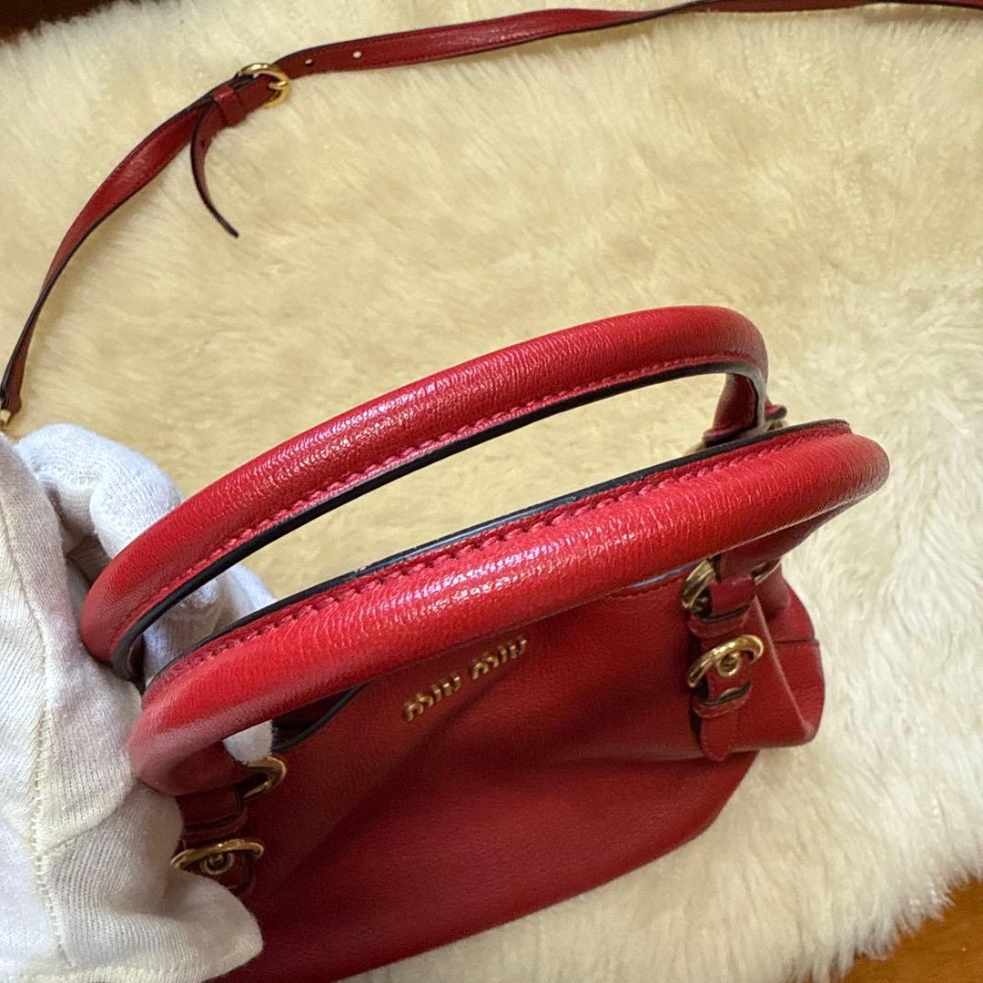 Miu Miu 赤 レザー ショルダーバッグ