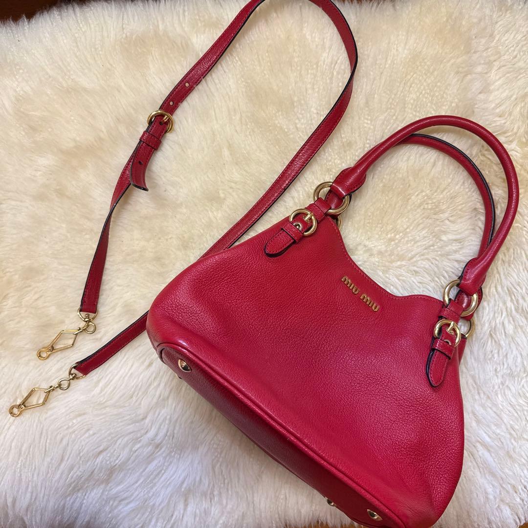 Miu Miu 赤 レザー ショルダーバッグ