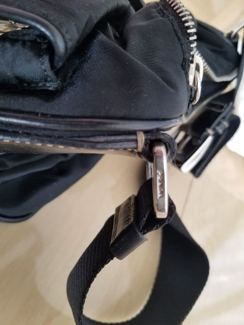 PRADA　純正　ブラックナイロンボディバッグ・ウエストポーチ