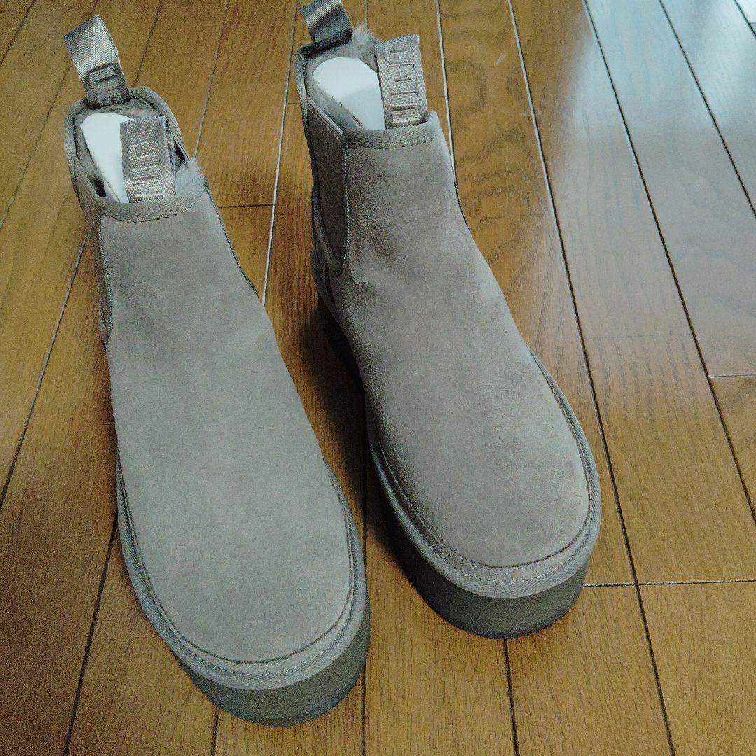 試着のみUGG アグNeumel Platform Chelsea　 25cm