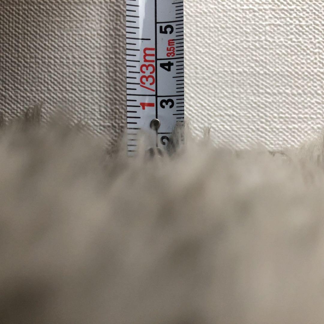 シルバーのシャギーラグ