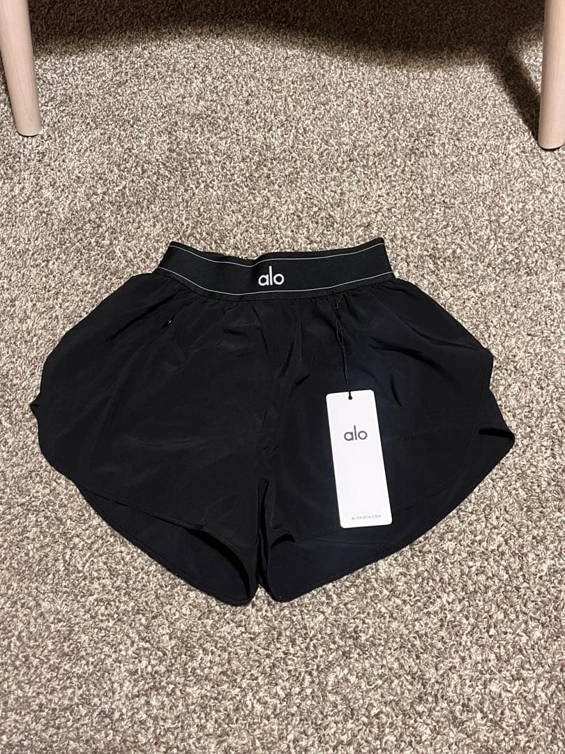 alo ブラック ショートパンツ　xxs