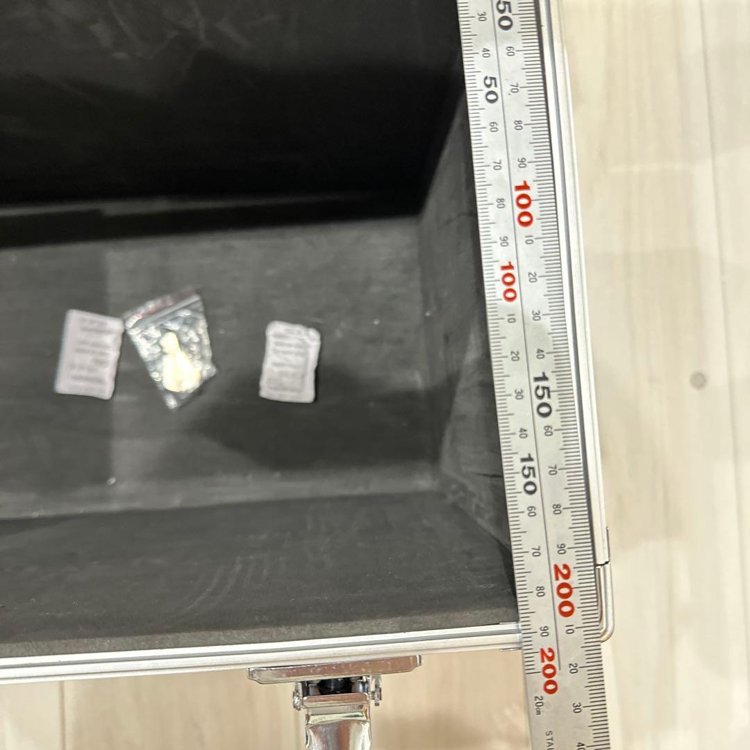 シルバーアルミニウムケース 鍵付き　レコードケース