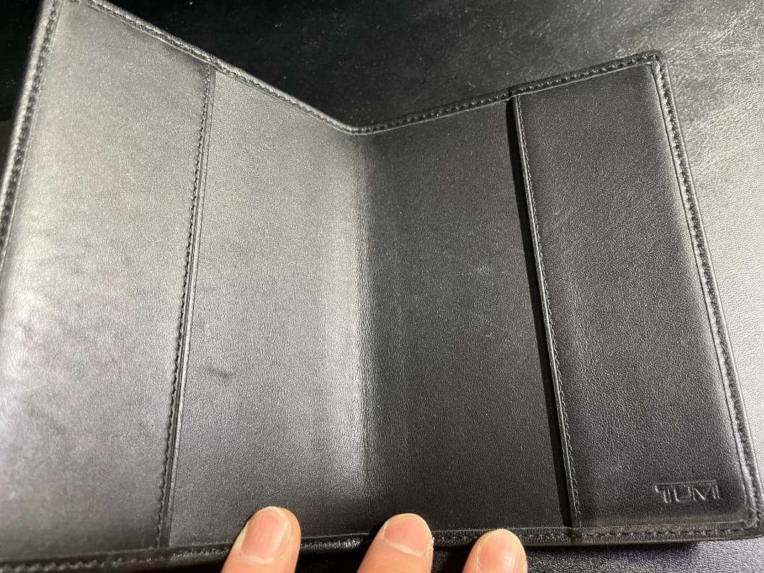 TUMI パスポートケース カーボン レザー
