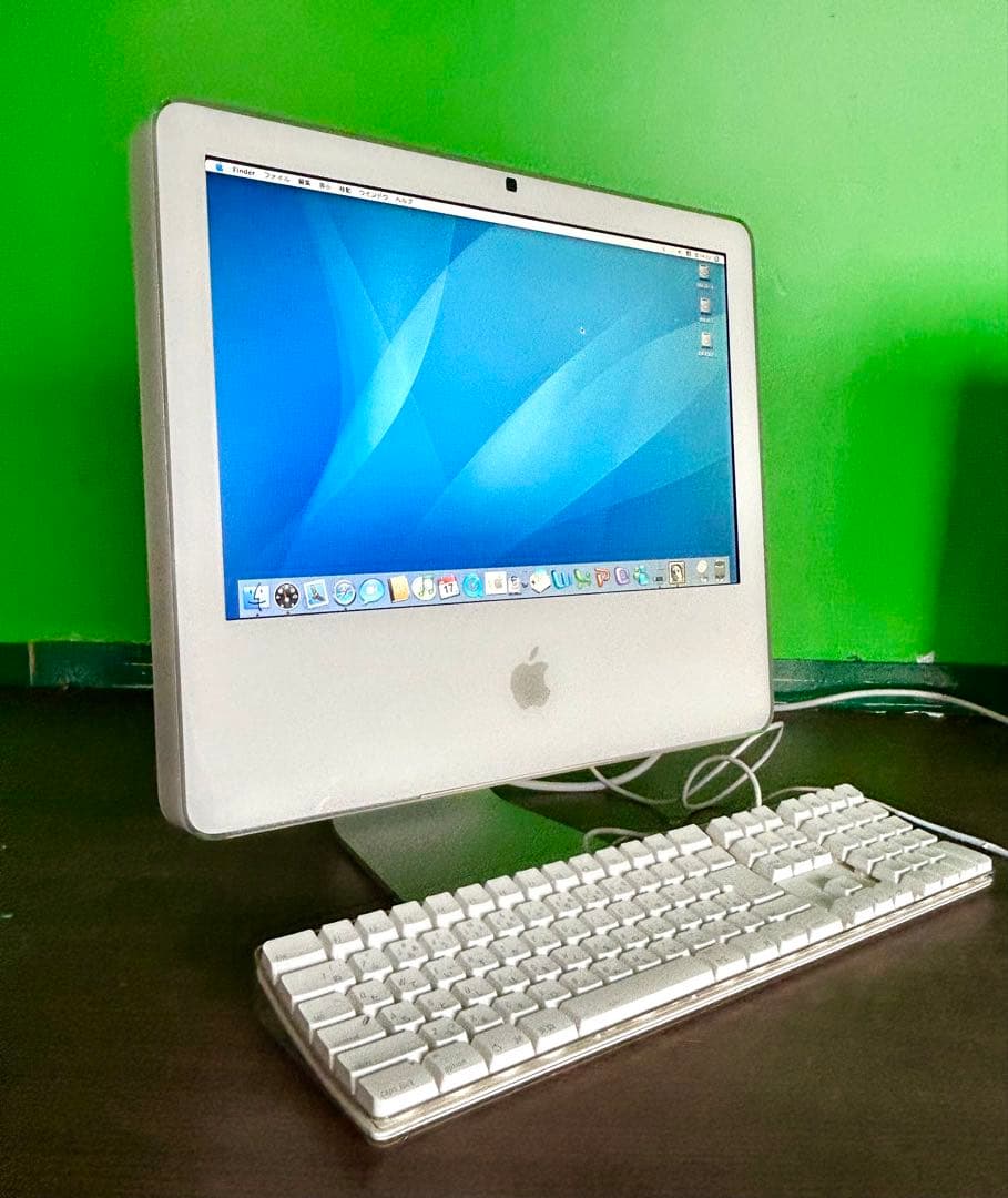 動作確認　iMacG5+iSightのモデルと付属品 DVDディスクとキーボード