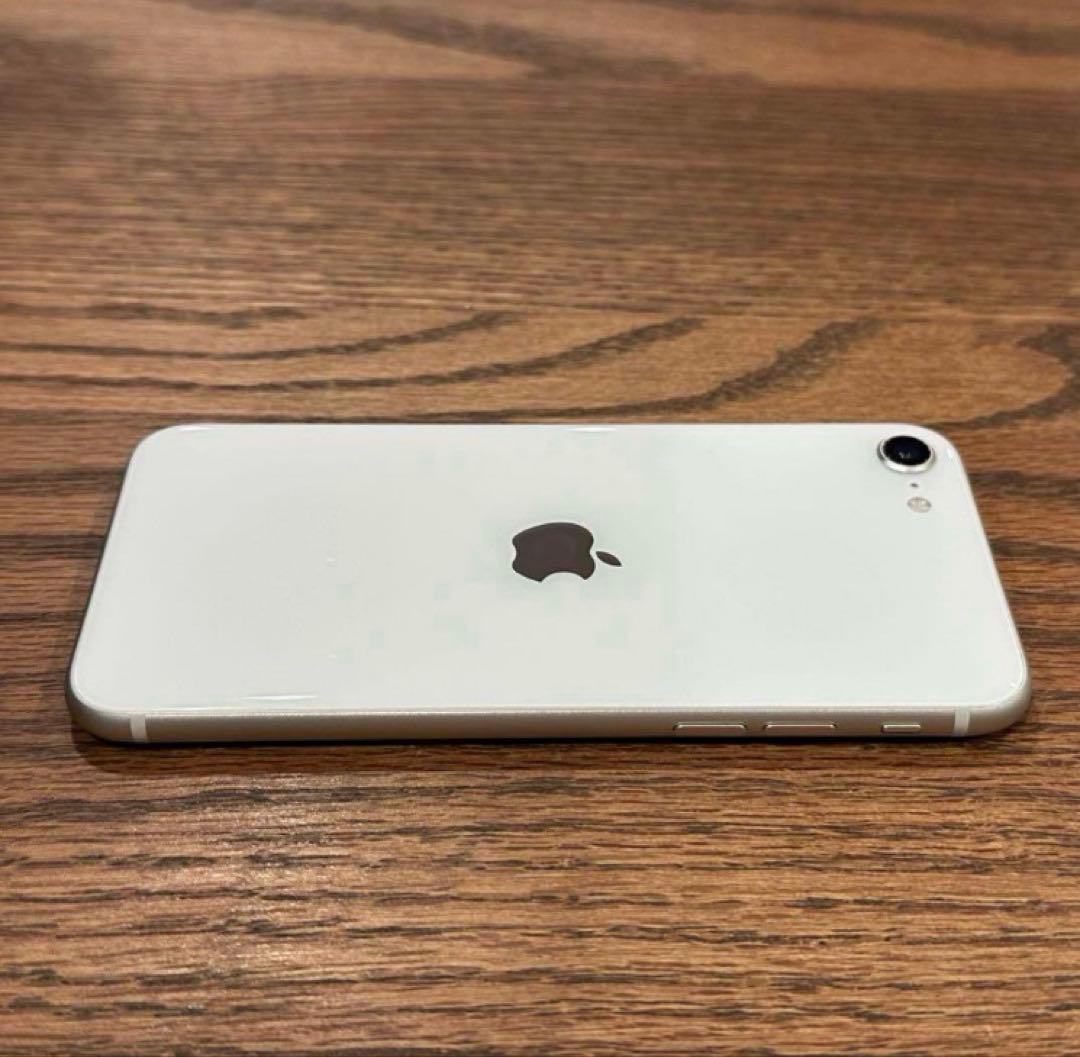 iPhone SE3 128GB スターライト（ホワイト）