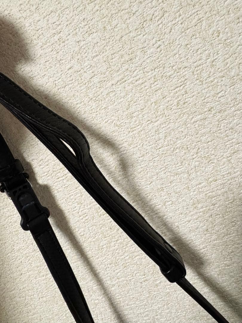 Aeta レザーボディバッグ