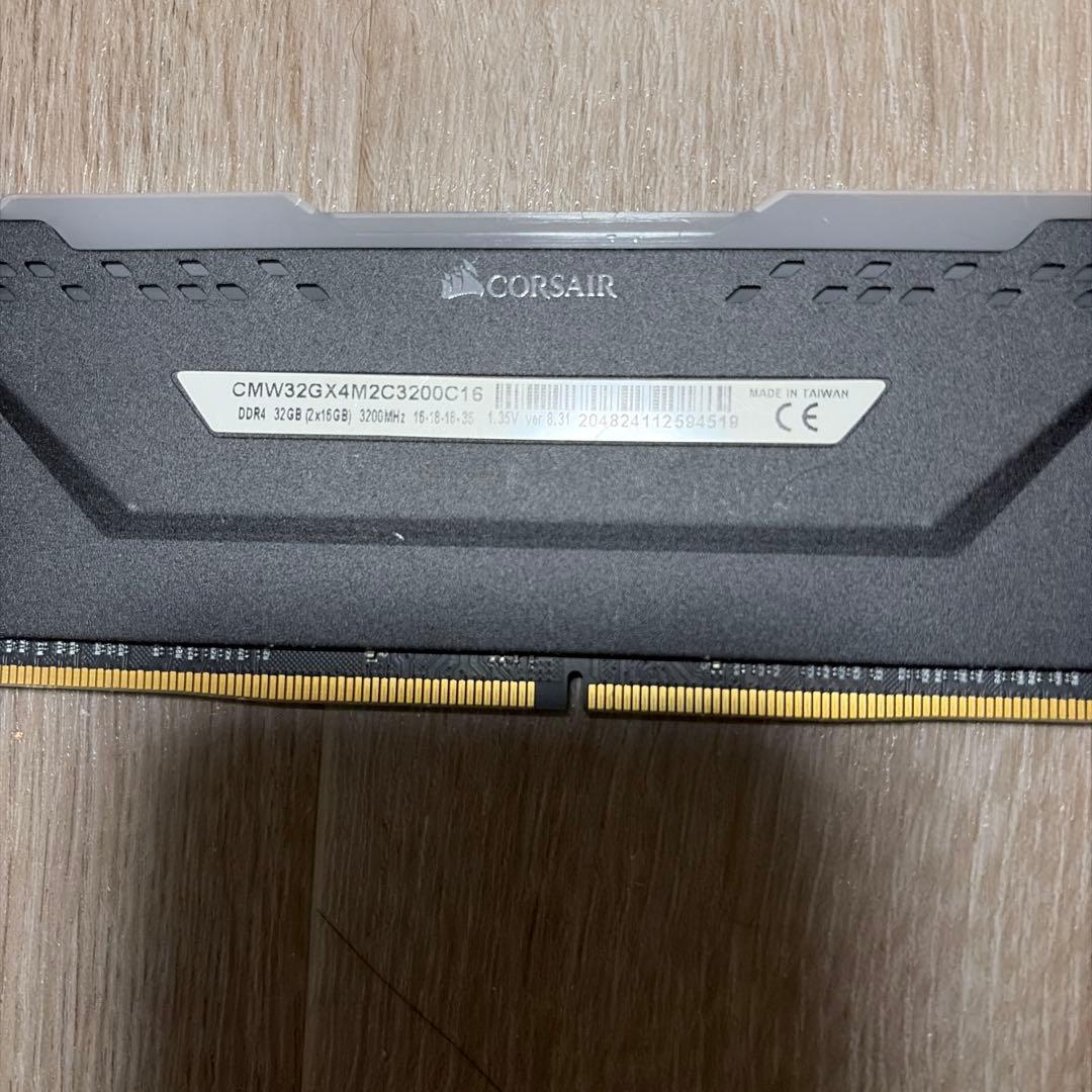 メモリー CORSAIR VENGEANCE PRO 32GB (16GB)