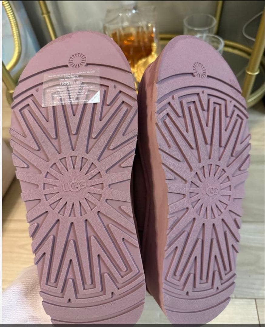 日本未発売UGG Mini Dipper ピンク ショートブーツのみ