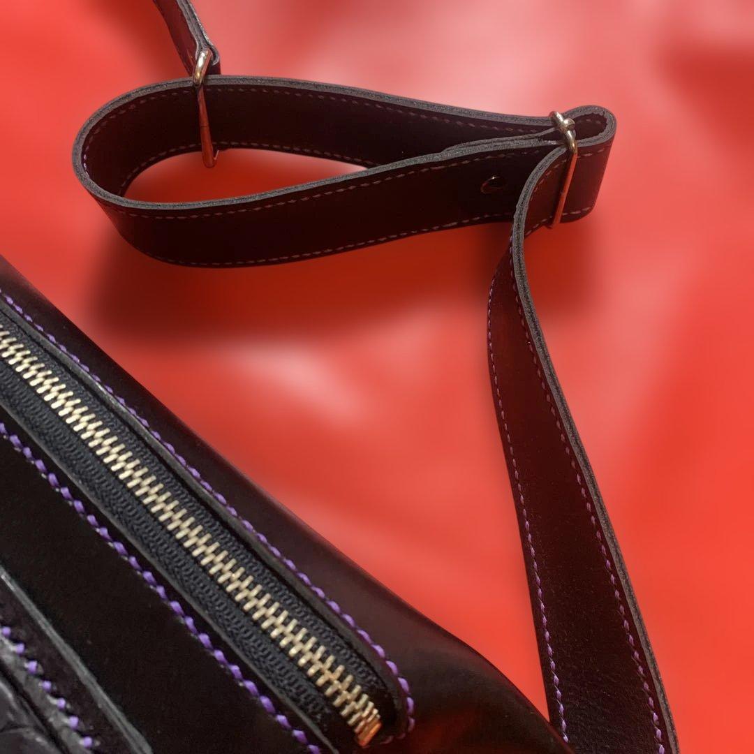 ハンドメイドレザークラフト牛革黒色✖️ブラックパイソンボディ肩掛けバッグコンチョ付