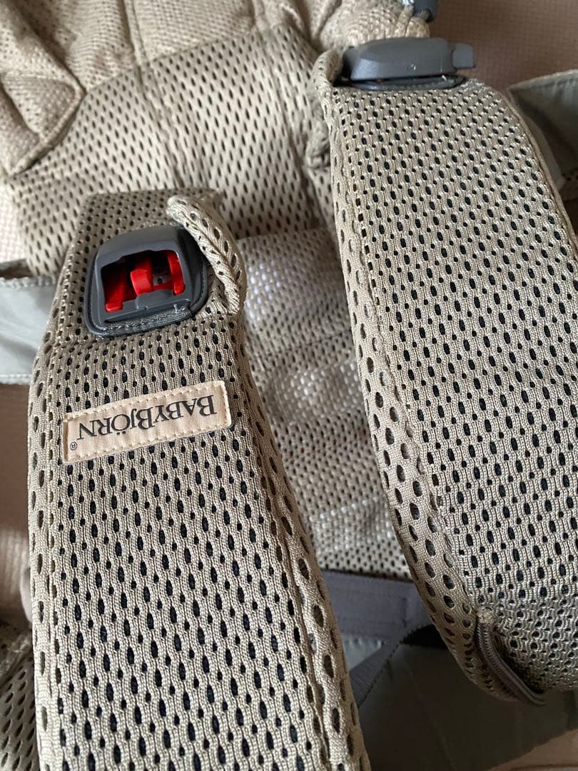 ベビービョルン　onekaiair グレーベージュ