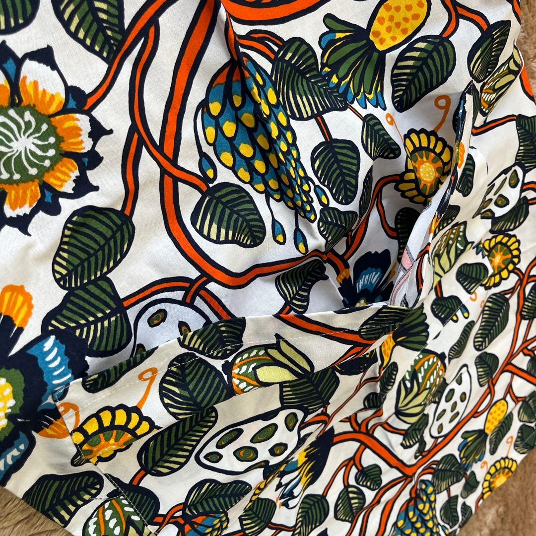 早い者勝ち！レア! 北欧　お土産　marimekko 花と葉のエプロン　新品