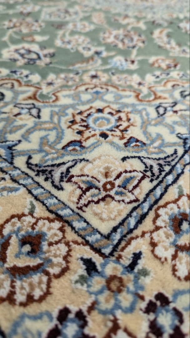 ペルシャ絨毯　花柄 緑色ラグ長方形