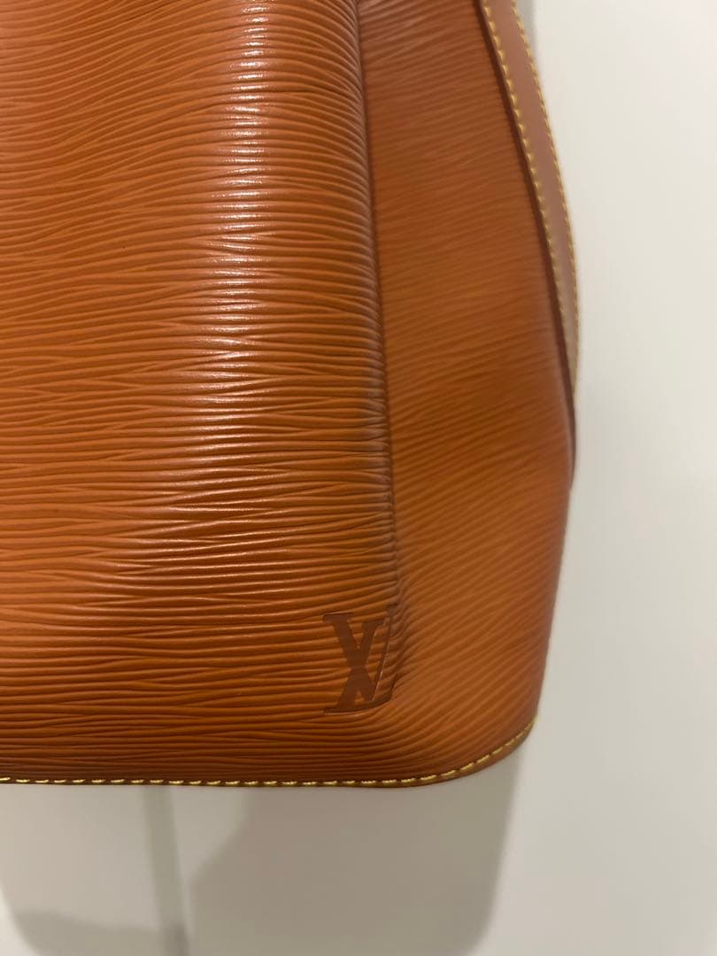 Louis Vuitton エピ　ノエ　バンドー付き