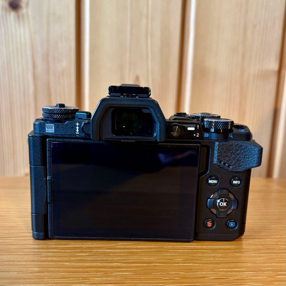 OLYMPUS OM-D ミラーレス一眼 ED 12-40mm 美品