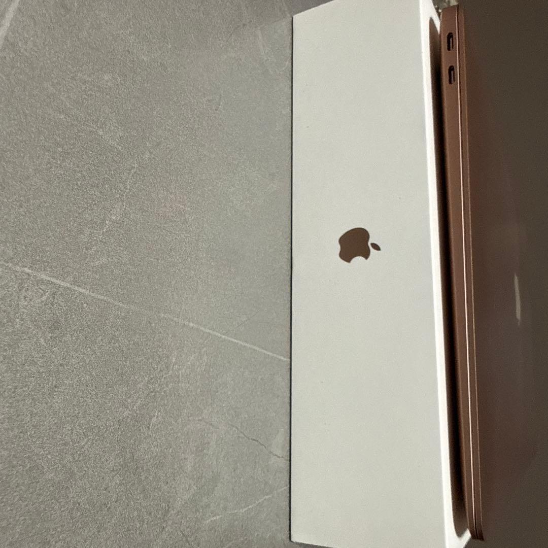 箱付美品！　MacBook Air 13.3インチ 2020 256GBゴールド