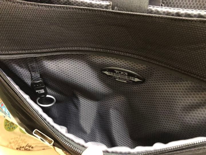 トゥミ　ビジネスショルダーバック