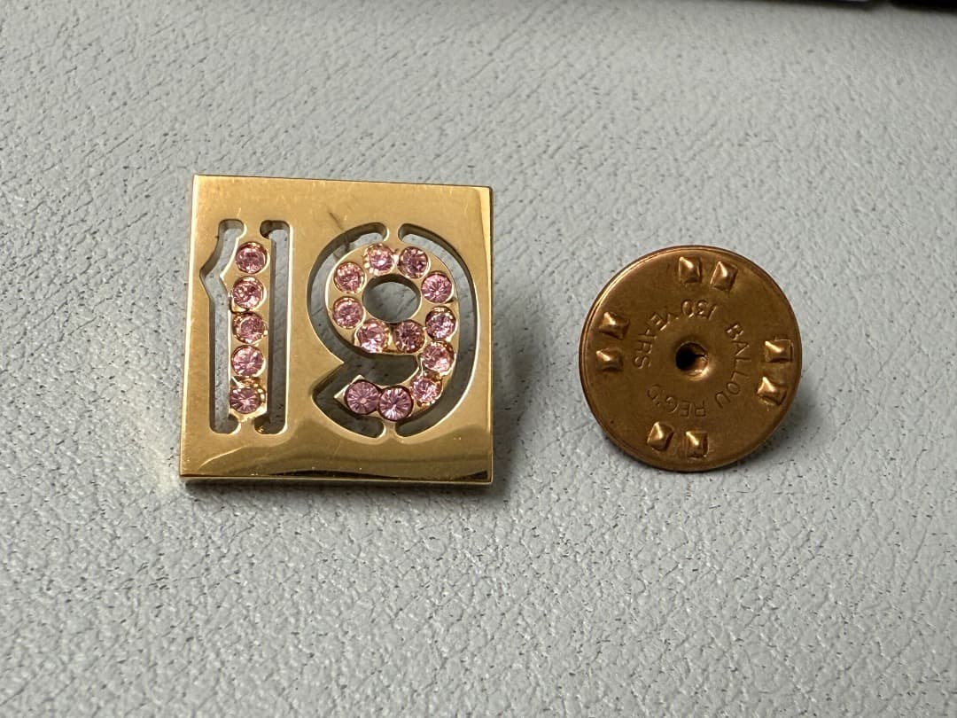 CHANEL ピンブローチ