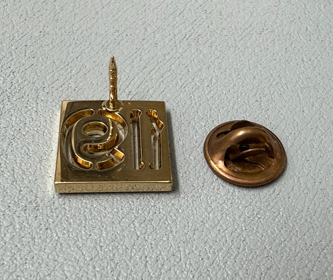 CHANEL ピンブローチ