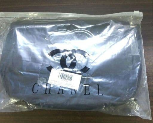 新品★CHANEL★ 海外限定ノベルティ★ショルダーバッグ 黒✕CC黒マーク