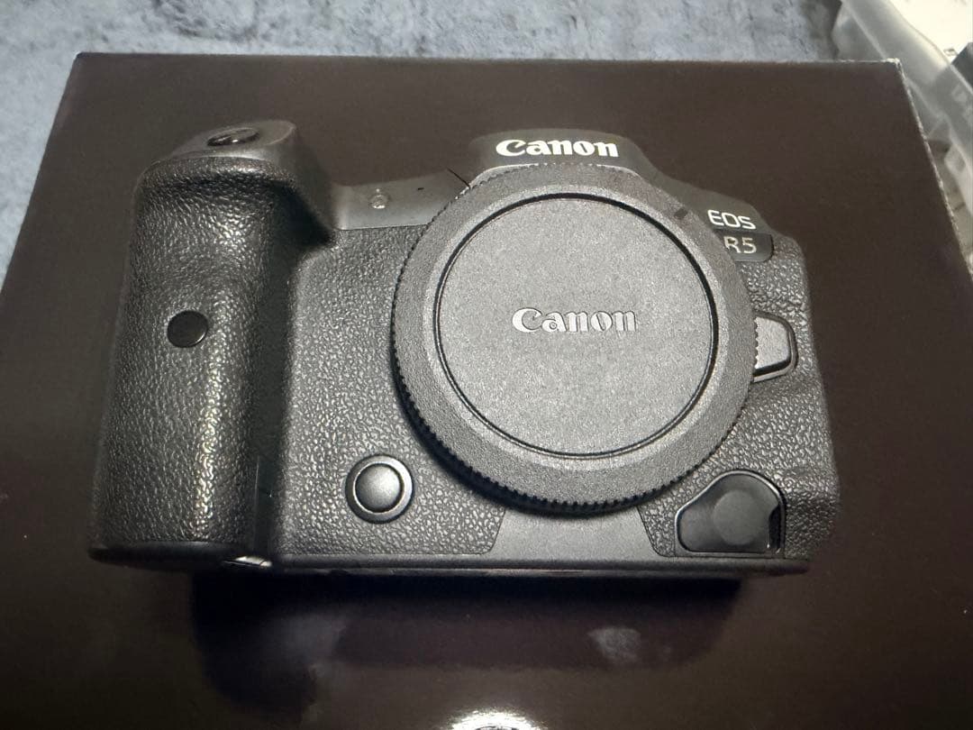 キャノン　CANON EOS R5ボディ