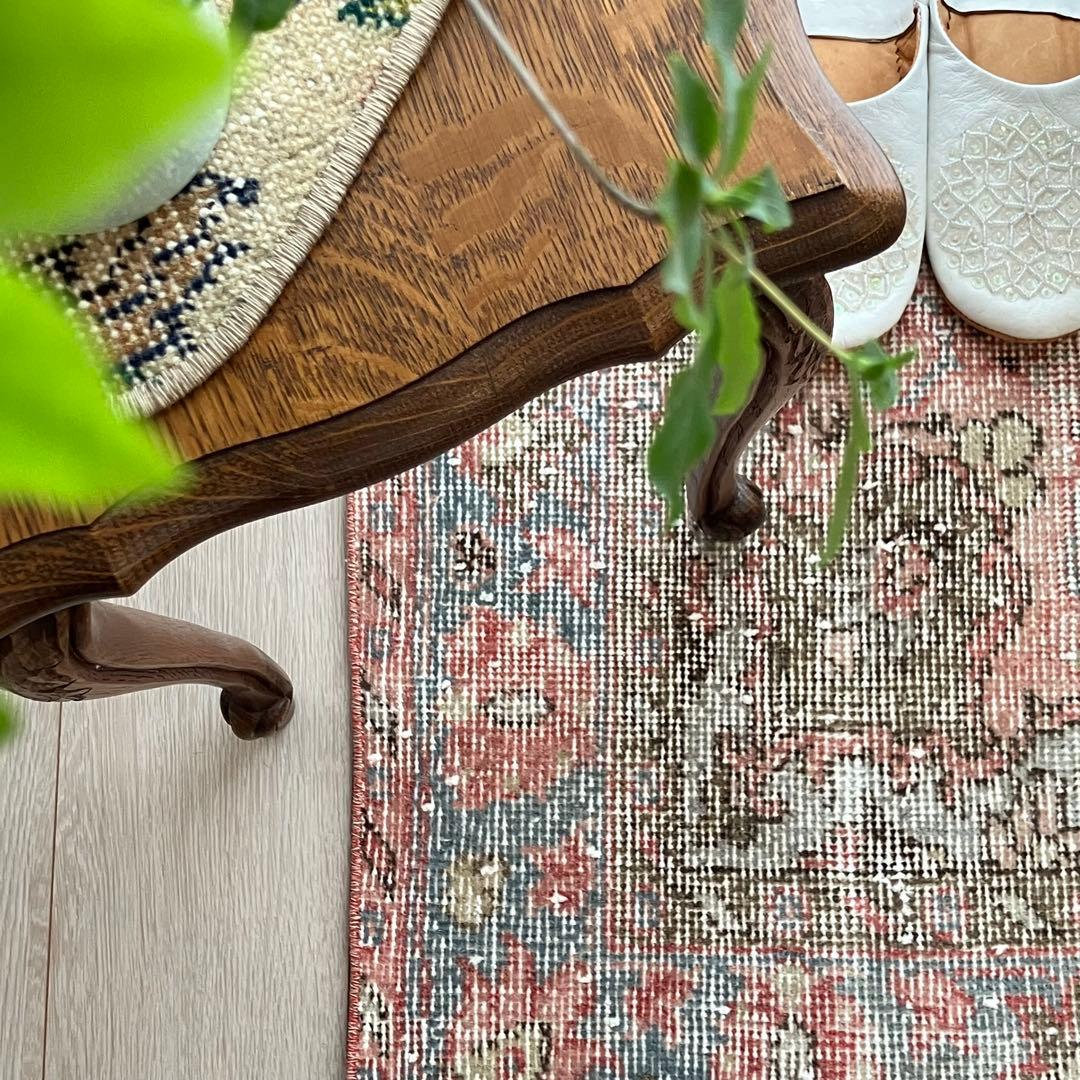 淡ピンクレッド✳︎50×110くすみブルーココの字フラワー　トルコヴィンテージラグ