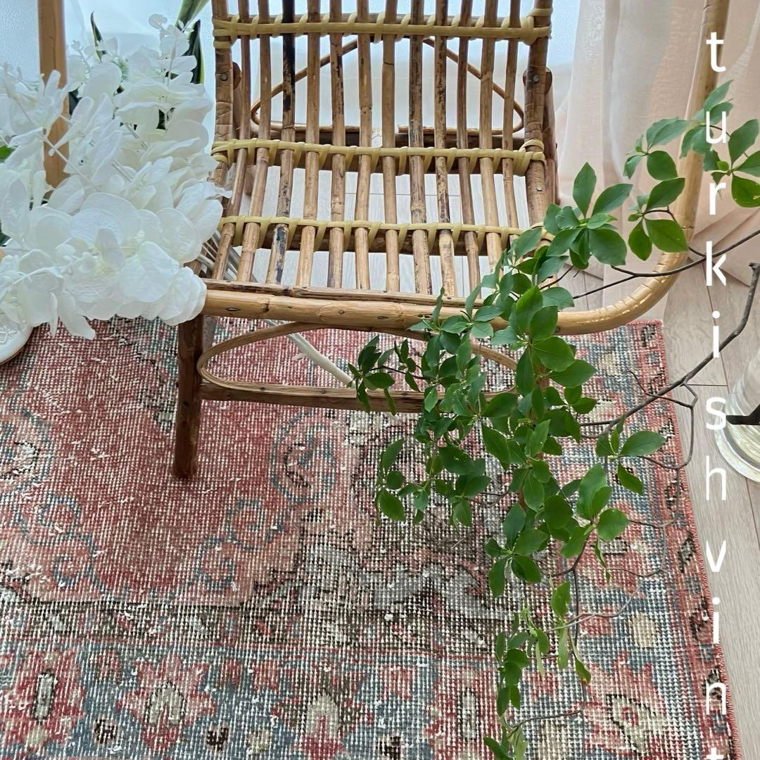 淡ピンクレッド✳︎50×110くすみブルーココの字フラワー　トルコヴィンテージラグ