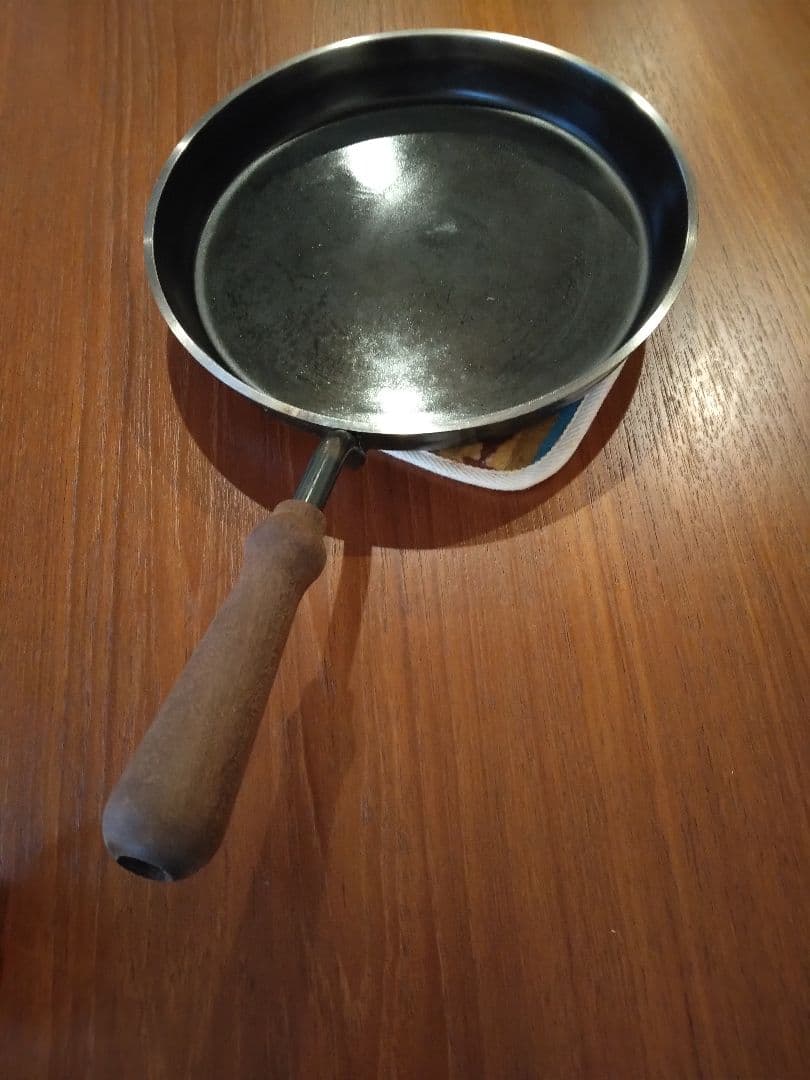 大人の鉄板 26cm 木製ハンドル　蓋なし