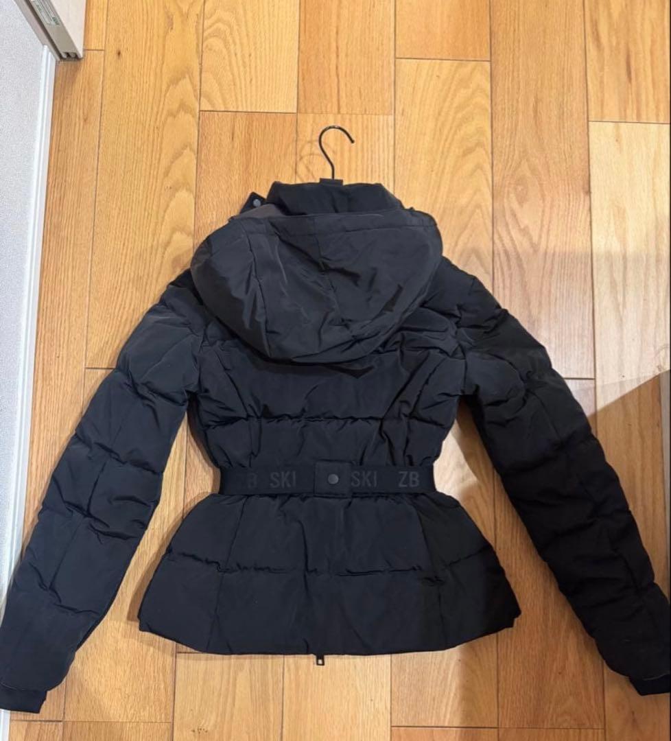 山賀琴子さん着用ZARAスキーウェア