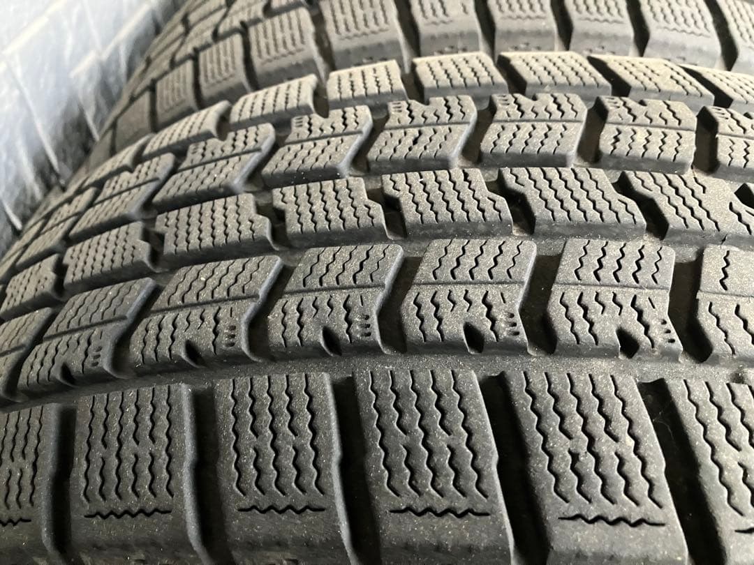 スタッドレスタイヤ　16インチアルミ付き4本セット