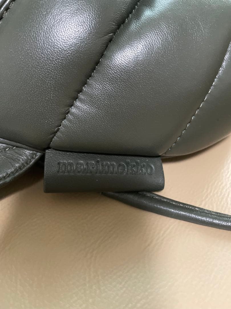 美品マリメッコ　pixie ボディバック　レザー