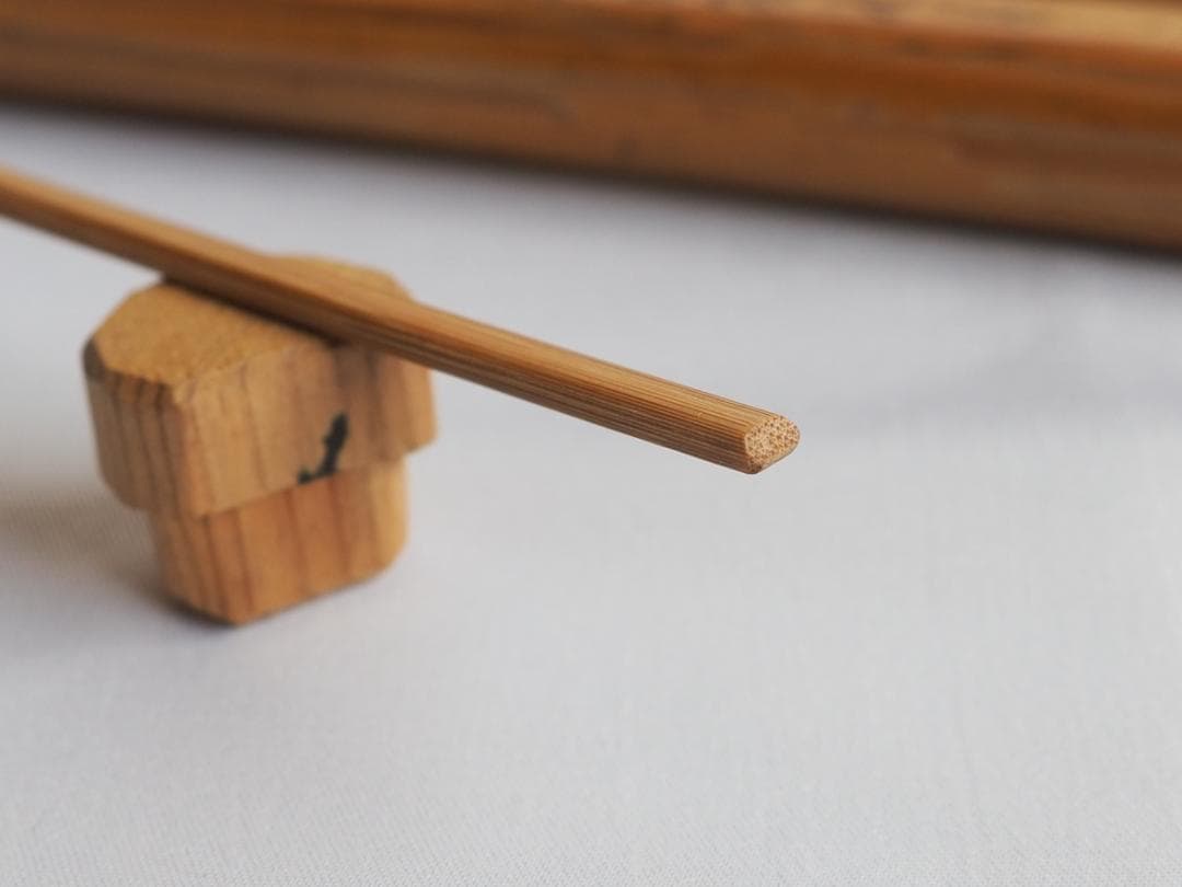 大徳寺派孤篷庵住職 小堀宗泰自作『竹茶杓』歌銘：岩もる音（共箱・共筒）