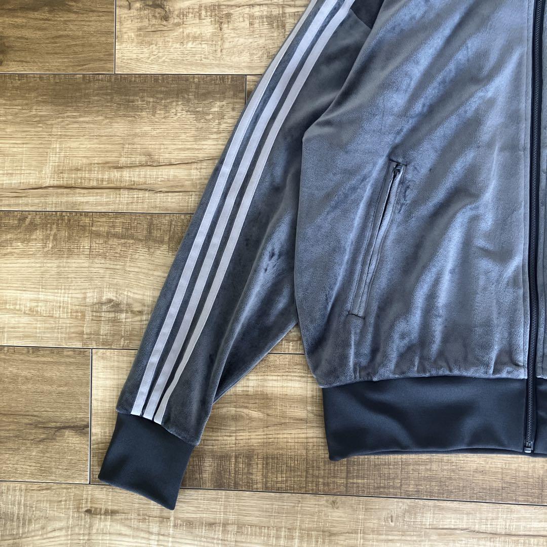 【人気モデル】adidas ベロア トラックジャケット グレー トレフォイル