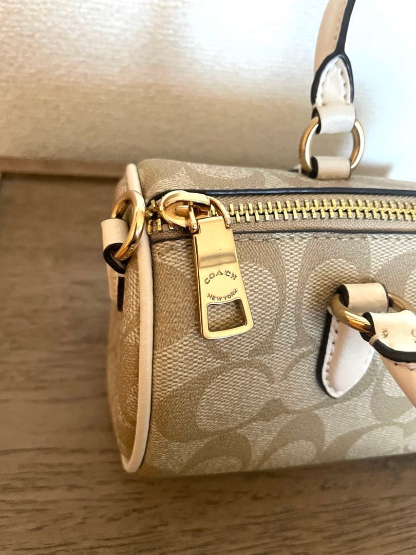 ジェラ様　コーチ　筒形　ショルダーバッグ