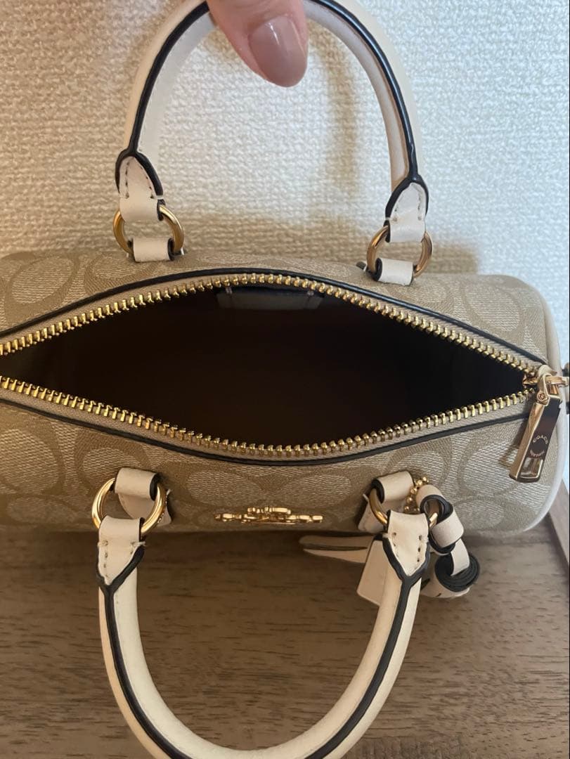 ジェラ様　コーチ　筒形　ショルダーバッグ