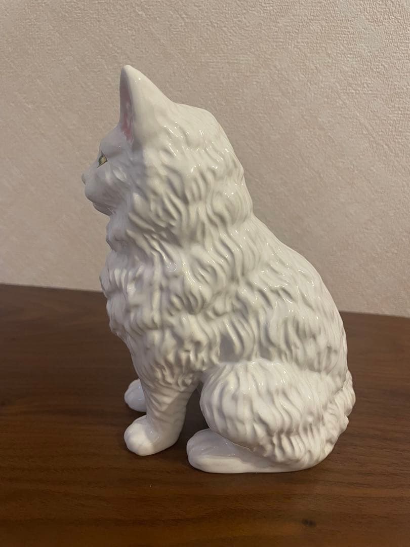 ボルダロピニェイロ　Bordallo Pinheiro 白猫　置物