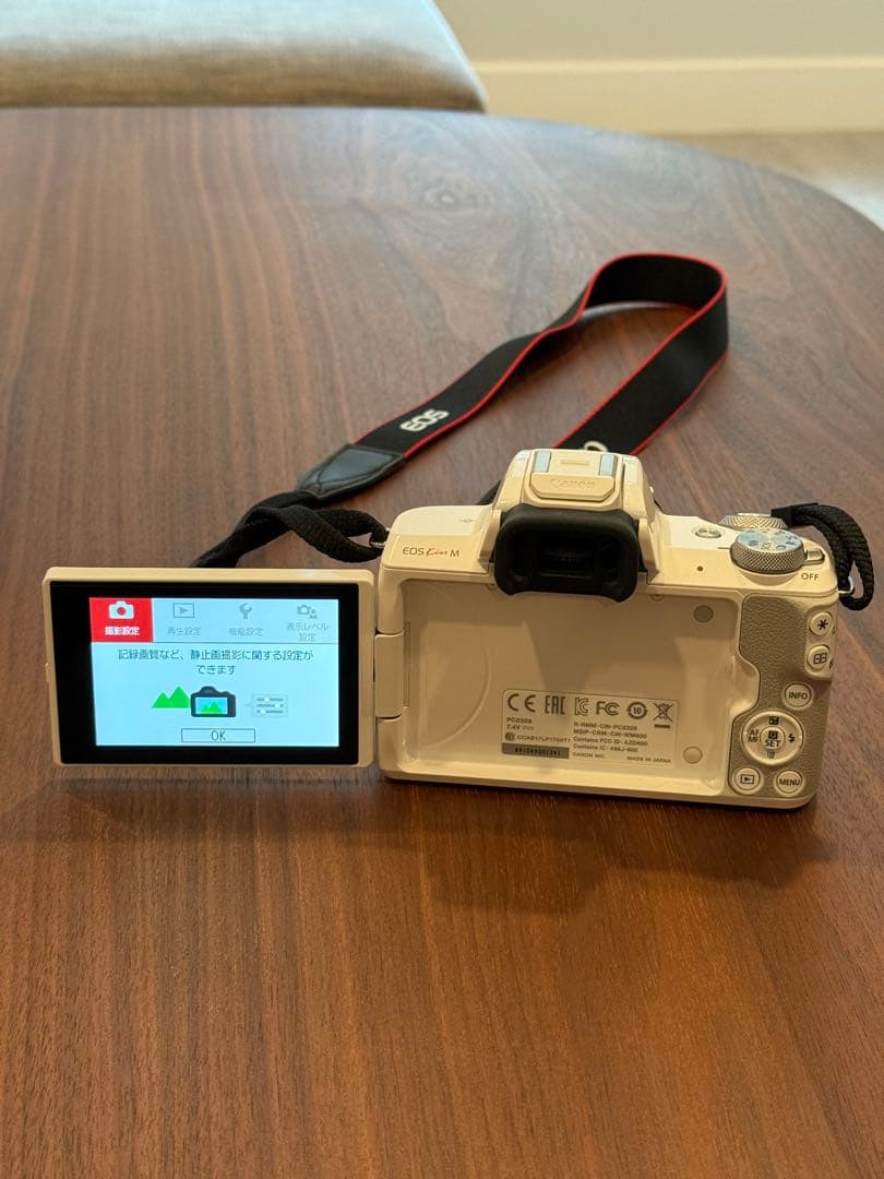 【お値下げ中】【新品同様】Canon EOS Kiss M ダブルズームキット