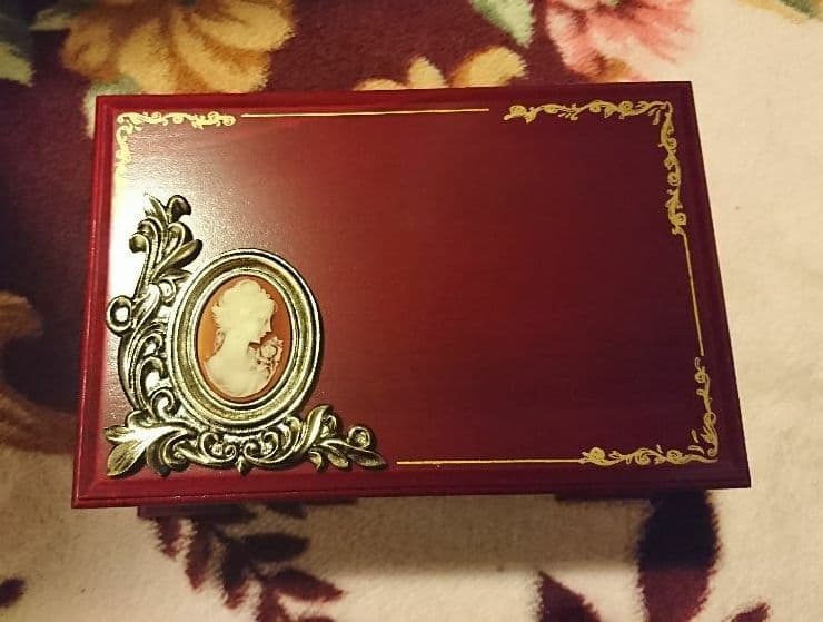 カメオ オルゴール付きジュエリーBOX