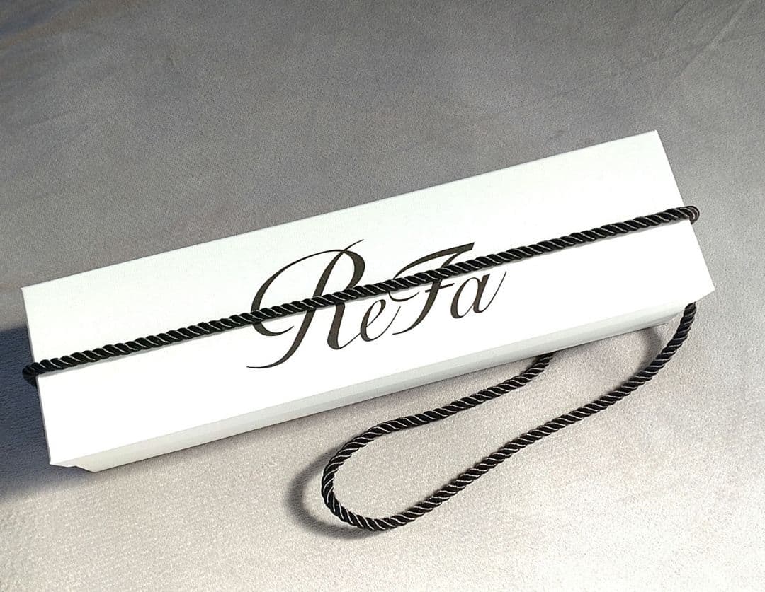 ⚠️箱無し発送 リファ ストレートアイロン プロ 【ホワイト】RE-AT-02A